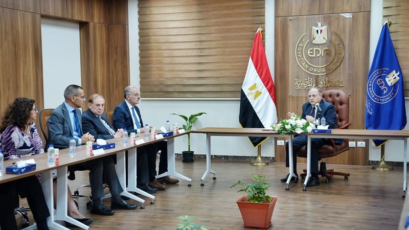 د. علي الغمراوي مع
