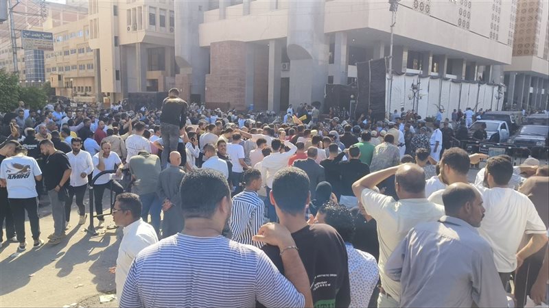 من أمام مجمع محاكم