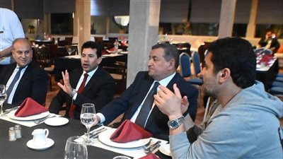 وزير الرياضة يزور معسكر منتخب مصر المشارك في كأس العرب (صور)