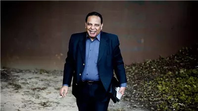 تحولات علاء الأسواني.. كيف فقد صاحب «عمارة يعقوبيان» اتزانه؟.. وسر انحيازه الدائم ضد الدولة المصرية