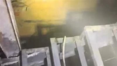 المعمل الجنائي يعاين حريق مخزن قطع غيار سيارات بالحرفيين