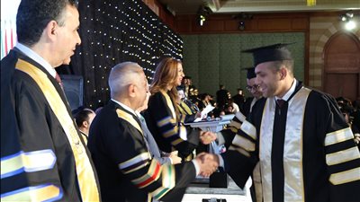 الأكاديمية العربية للعلوم والتكنولوجيا تحتفل بتخريج دفعة جديدة من كلية الدراسات العليا