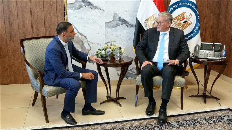 وزير البترول يبحث