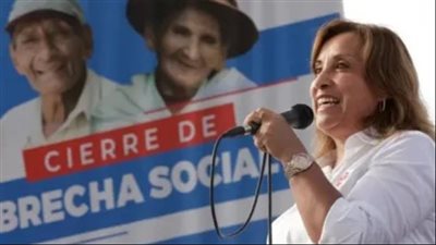 برلمان بيرو يعزل رئيسة البلاد بعد طلب زيادة في الراتب