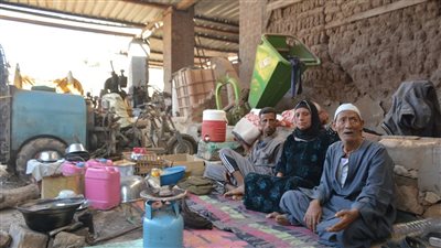  حارس بلا دار.. عم محروس يروي تفاصيل مأساة فيضان النيل بالمنوفية.. يبحث عن مأوى بعد أن خانته الأرض والماء.. ويناشد المسئولين مد يد العون له