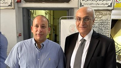 عميد طب قصر العيني يدلي بصوته في انتخابات نقابة الأطباء (صور)