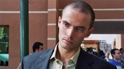  استياء عمر حسن يوسف بسبب تجاهل مهرجان نقابة المهن التمثيلية للمسرح لوالده