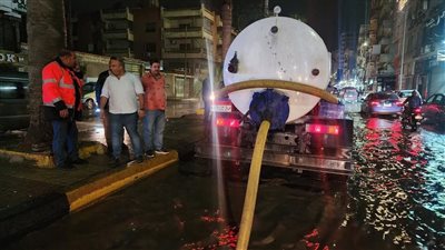 أخبار مصر: القبض على مسؤول كبير بالجيزة، غرق شوارع الإسكندرية، إطلاق اسم مصر على أكبر ميادين غزة، جريمة أسرية تهز الغربية