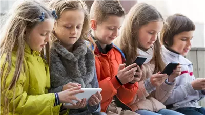 تأثيرات السوشيال ميديا على الأطفال والمراهقين، خطر الاكتئاب والقلق يتضاعف مع زيادة ساعات التصفح