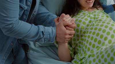 فوائد الولادة الطبيعية وأضرار القيصرية