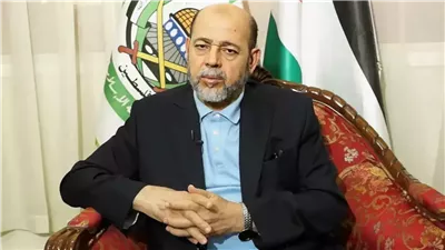 فقد أعصابه وشتم المذيع، أبو مرزوق ينسحب على الهواء بسبب سؤال عن هجوم 7 أكتوبر (فيديو)