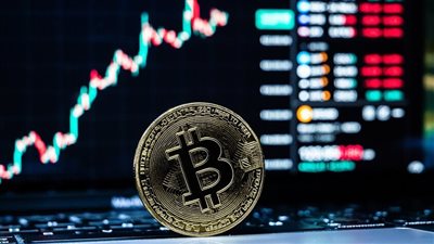 300 مليار دولار في ساعات، خسائر ضخمة للعملات المشفرة بعد رسوم ترامب الجديدة على الصين