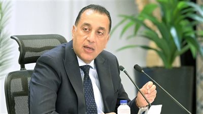 مدبولي يتفقد التشغيل التجريبي لمحطة الربط الكهربائي بين مصر والسعودية بمدينة بدر 