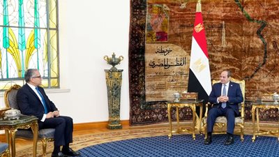 السيسي: فوز العناني بمنصب مدير اليونسكو إنجاز تاريخي يعكس مكانة مصر الرفيعة 