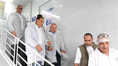 رئيس الوزراء يتفقد مصنع 