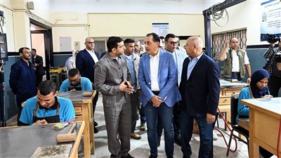 الأولى في صناعة المجوهرات، مدبولي يتفقد مدرسة إيجيبت جولد الثانوية للتكنولوجيا التطبيقية