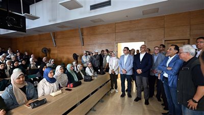 خلال زيارته لجامعة بنها الأهلية، مدبولي يوجه بإنشاء شعبة للحلي والمجوهرات 