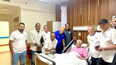 وفد من مدربي الرخصة Pro يزورون حسن شحاتة للاطمئنان على صحته