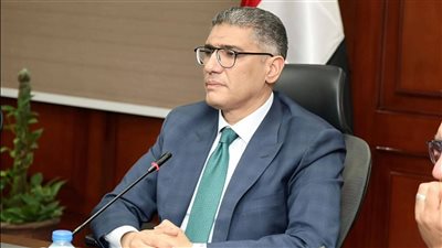 محافظ الجيزة يفتتح ملعب الشهيد محمد عبدالمنعم بنادي المناجم في الواحات البحرية