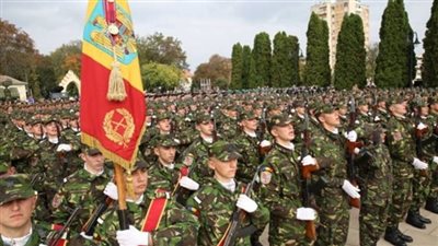 رئيس الأركان العامة الرومانية يدعو المواطنين للتدريب على استخدام السلاح 