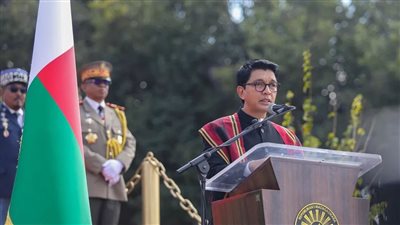 يتظاهر الشعب ضده وتمرد الجيش على أوامره، تقارير عن فرار رئيس مدغشقر (فيديو)