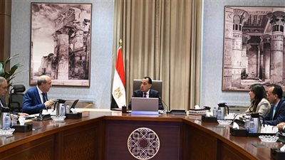 رئيس الوزراء يلتقي وزير الطيران المدني لمتابعة الموقف التنفيذي لمشروع 