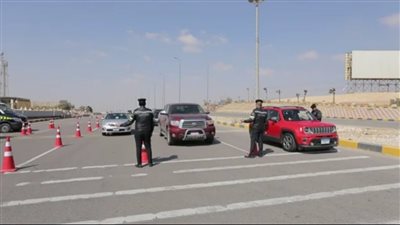 قرار عاجل من وزارة الداخلية بشأن وضع إعلانات على السيارات