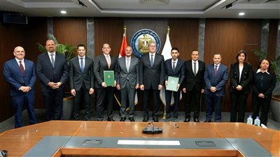 وزير البترول يشهد توقيع عقد أعمال حفر آبار غاز بين بي بي وفالاريس 