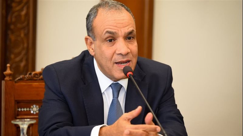 الدكتور بدر عبد العاطى