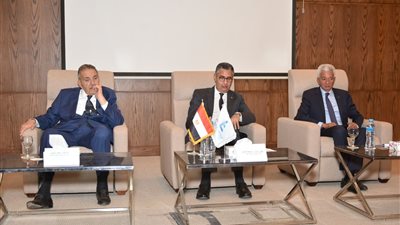 وزير التموين يجتمع مع الغرف التجارية وكبار المنتجين لبحث آليات ضبط الأسواق وتوافر السلع