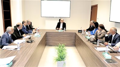 وزير قطاع الأعمال العام يواصل لقاءاته الدورية مع قيادات الشركات القابضة