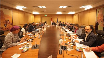 وزير السياحة والآثار يناقش وضع خطط تسويقية متكاملة للمتحف القومي للحضارة