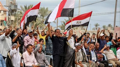 اتفاق غزة بعيون الخبراء.. هدنة مؤقتة واستراحة تكتيكية فرضتها الضرورات الإنسانية والسياسية.. سيصمد بالمدى القريب لكنه ليس تسوية نهائية.. ويفتح الباب أمام عودة دور السلطة الفلسطينية بالقطاع