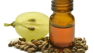 فوائد زيت بذور العنب للبشرة والشعر في الطقس المتقلب