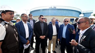وزير الإسكان ومحافظ أسيوط يتفقدان توسعات محطة مياه أبوتيج
