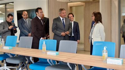 تضم رئيس تحرير 