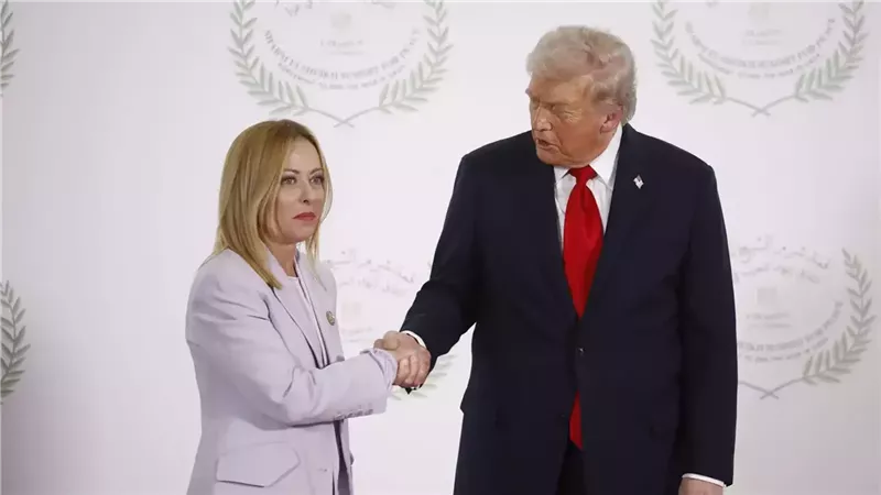 ترامب يتغزل في جمال