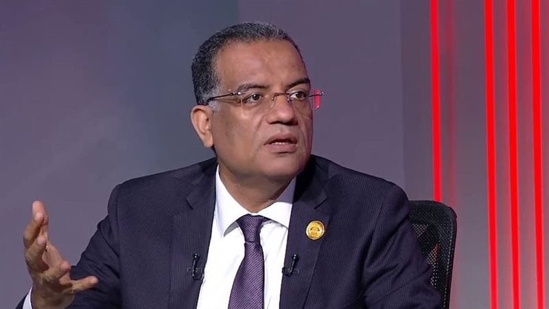 الكاتب الصحفي محمود