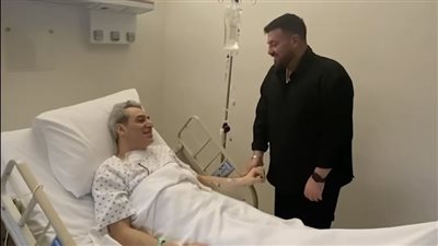 نقل الشاعر أحمد ماضي إلى المستشفى (فيديو)