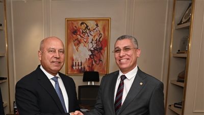 وزير الصناعة يسلم شهادات التحقق من تقارير البصمة الكربونية لـ 6 شركات محلية 