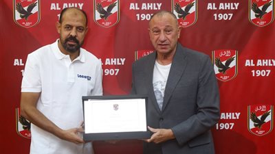الأهلي يكرم عماد النحاس (صور) 