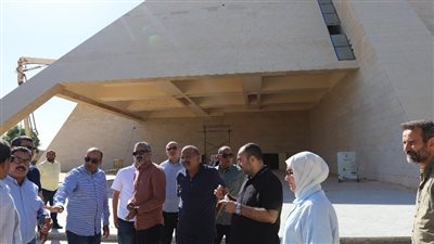 أمين المجلس الأعلى للآثار يتفقد أعمال ترميم وتأهيل المتحف الآتوني بالمنيا 