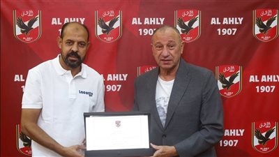 شاهد كواليس تكريم محمود الخطيب لعماد النحاس في الأهلي