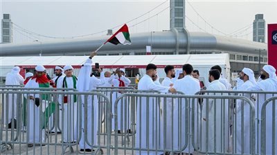 جماهير الإمارات تحتشد قبل مواجهة قطر الحاسمة في تصفيات كأس العالم (فيديو وصور)