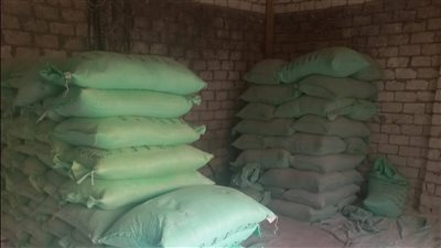 ضبط 5 أطنان دقيق مدعم بمناخل غير مرخصة بالصف