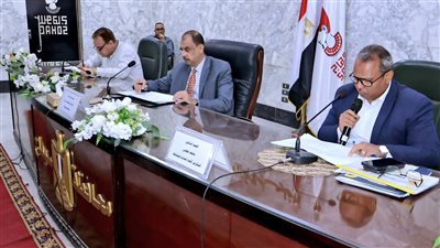  تمهيدا لتطبيق القانون الجديد، محافظ سوهاج يترأس اجتماع لجنة حصر مباني الإيجار القديم