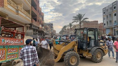 إزالة الإشغالات والتعديات بمنطقة الشارع الجديد في فايد 