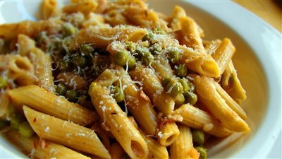 طريقة عمل المكرونة المحمرة، أكلة سريعة التحضير وموفرة