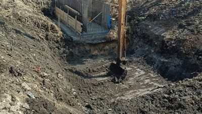 رئيس مدينة دمنهور يتابع سير العمل في تغطية 