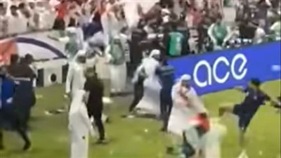مشاهد مؤسفة، اشتباكات وفوضى بين لاعبي قطر وجماهير الإمارات (فيديو)